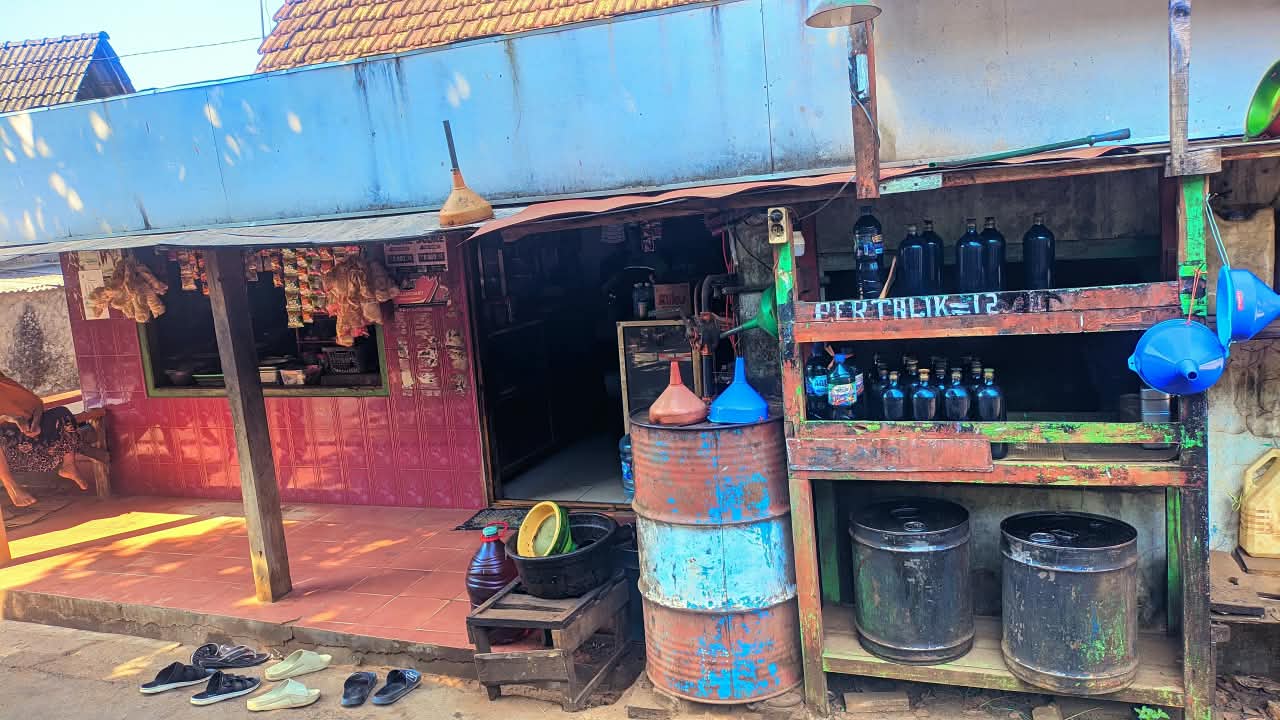Foto warung kopi dan sembako